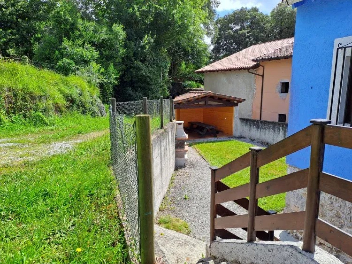 Casa de Aldea Erika con jardín y barbacoa en verano